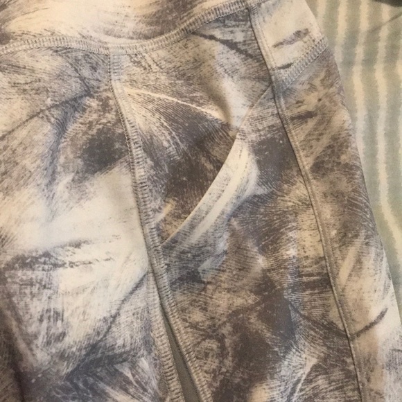 Lululemon Pace Perfect  17”  size 6 Luxtreme brushed grey & excellent condition - Picture 6 of 16